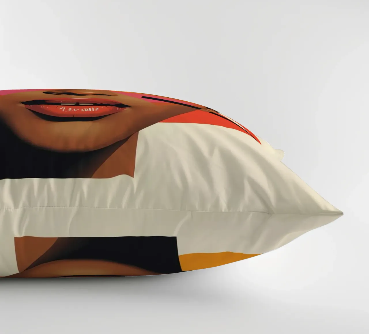 Volto di donna con forme geometriche e colori retrò cuscino da DesignDoodle