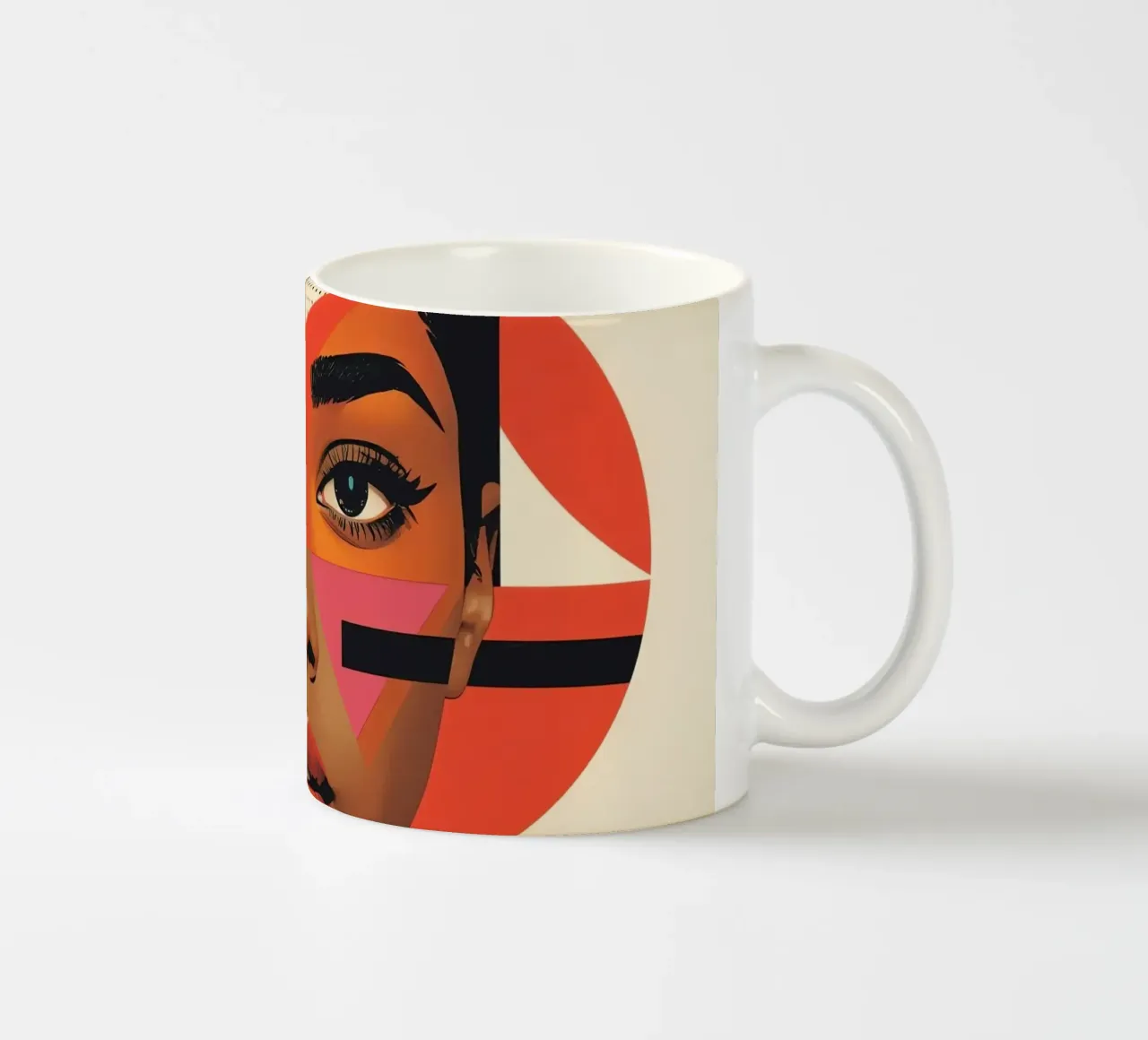 Volto di donna con forme geometriche e colori retrò tazza in ceramica da DesignDoodle