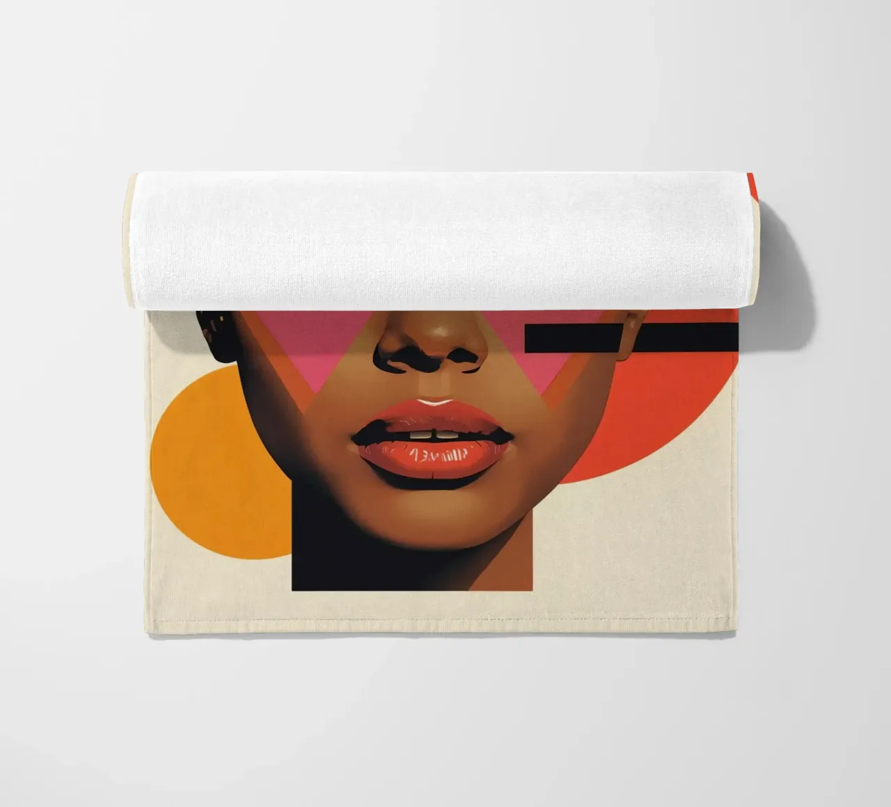 Volto di donna con forme geometriche e colori retrò telo mare da DesignDoodle