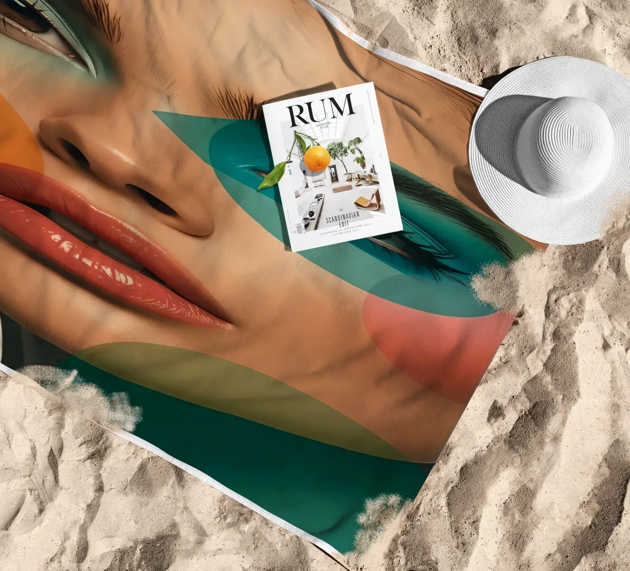 Volto di donna con forme geometriche e trucco verde acqua telo mare da DesignDoodle
