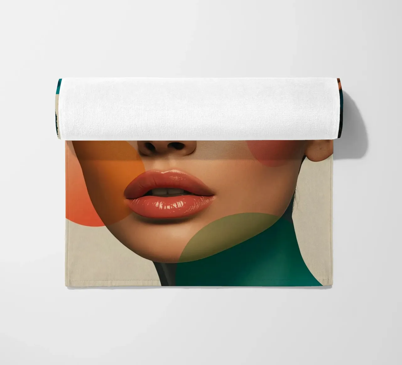 Volto di donna con forme geometriche e trucco verde acqua telo mare da DesignDoodle