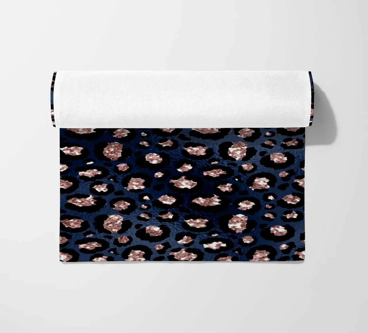 Blush & Navy Animal Pattern 14 telo mare da Yaso Design Animal