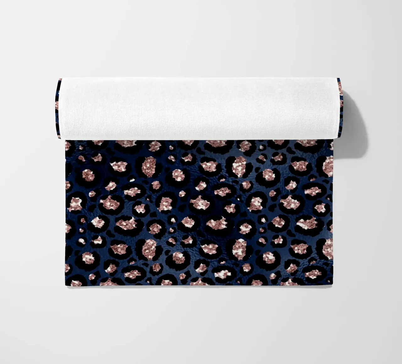 Blush & Navy Animal Pattern 14 telo mare da Yaso Design Animal