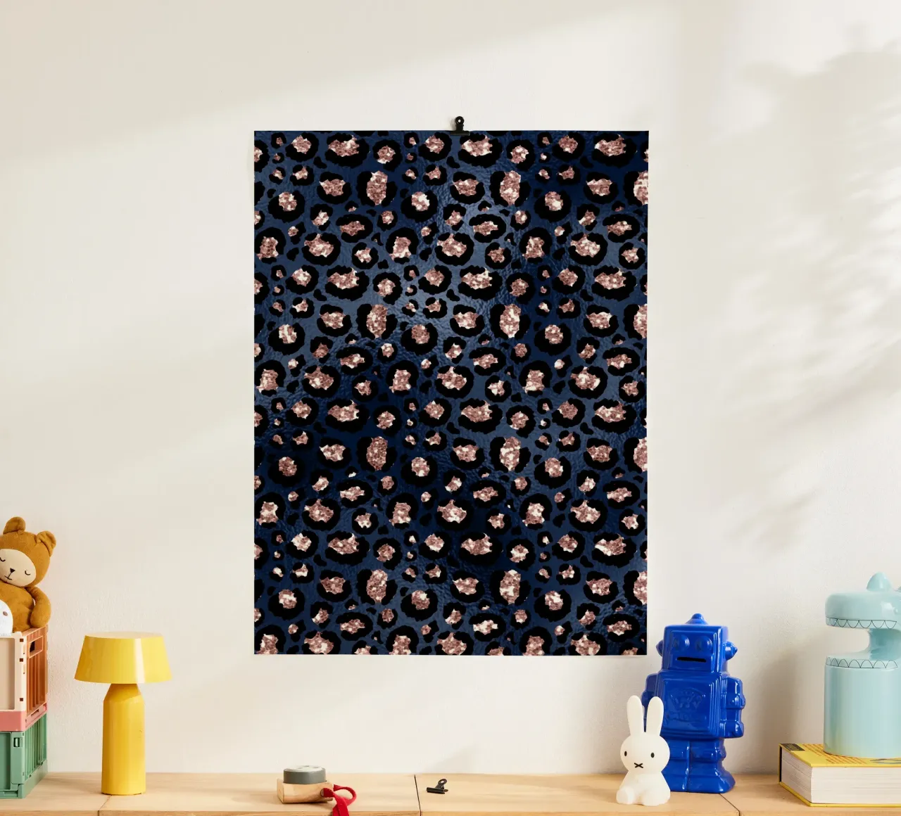 Blush & Navy Animal Pattern 14 poster con telaio in legno da Yaso Design Animal