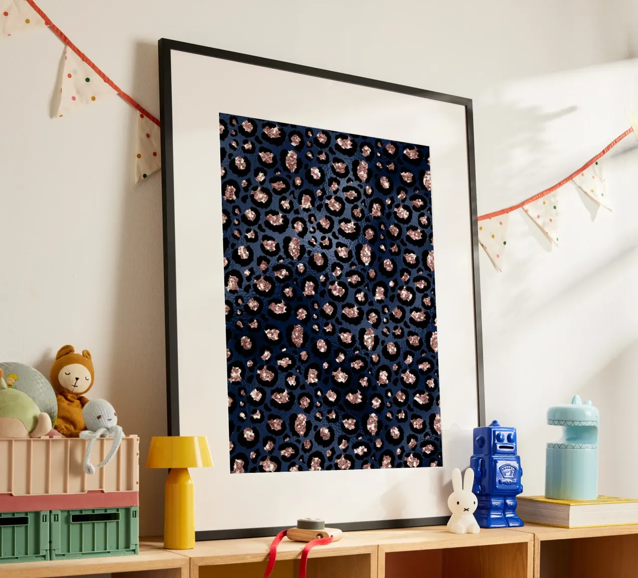 Blush & Navy Animal Pattern 14 poster con telaio in legno da Yaso Design Animal