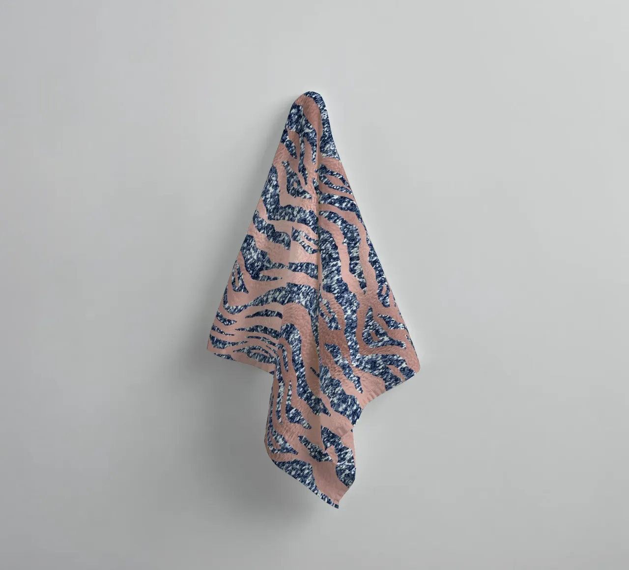 Blush & Navy Animal Pattern 16 asciugamano da bagno da Yaso Design Animal