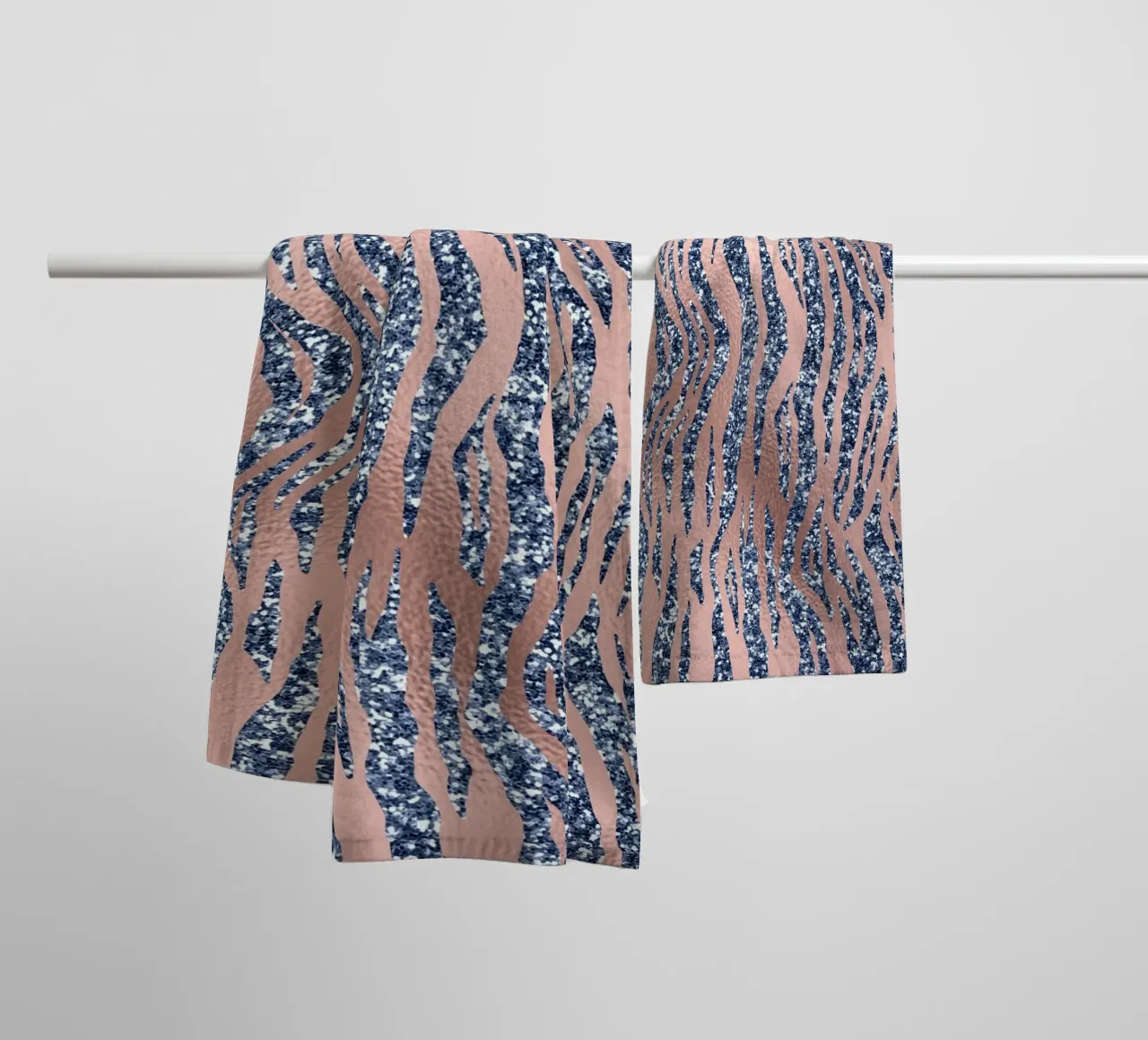 Blush & Navy Animal Pattern 16 asciugamano da bagno da Yaso Design Animal