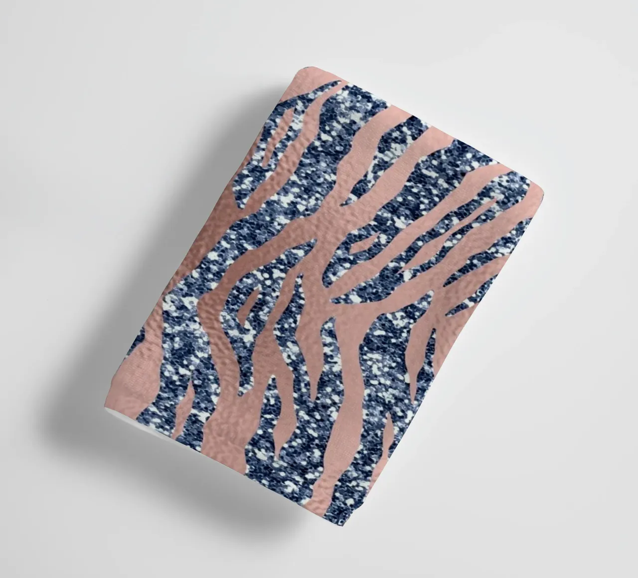 Blush & Navy Animal Pattern 16 asciugamano da bagno da Yaso Design Animal