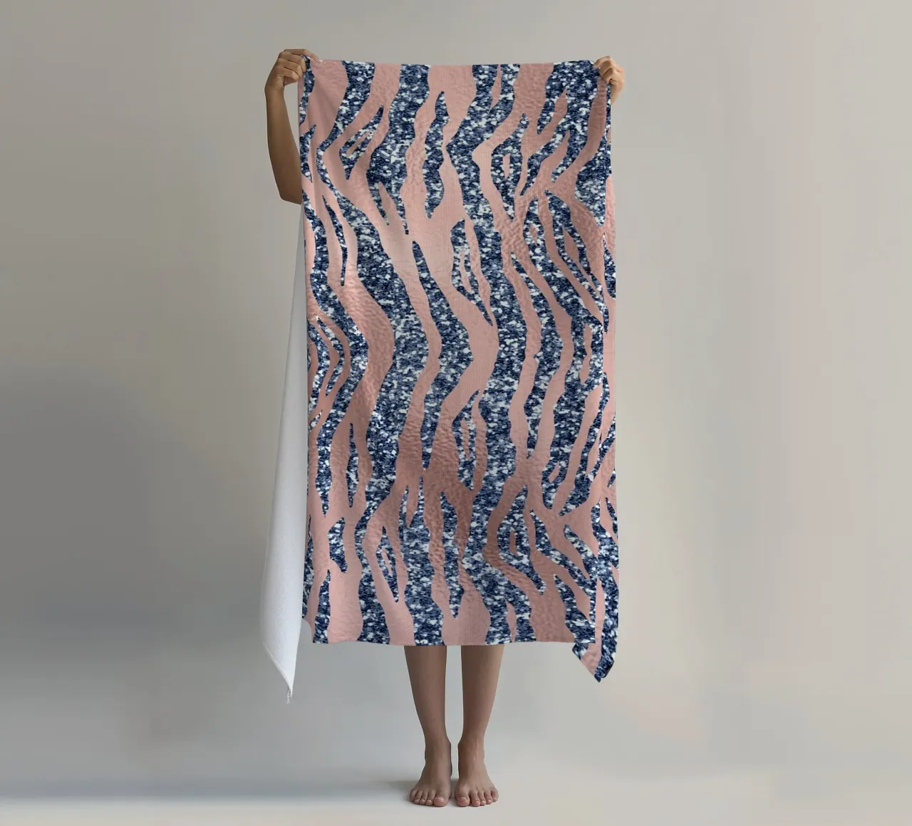 Blush & Navy Animal Pattern 16 telo mare da Yaso Design Animal