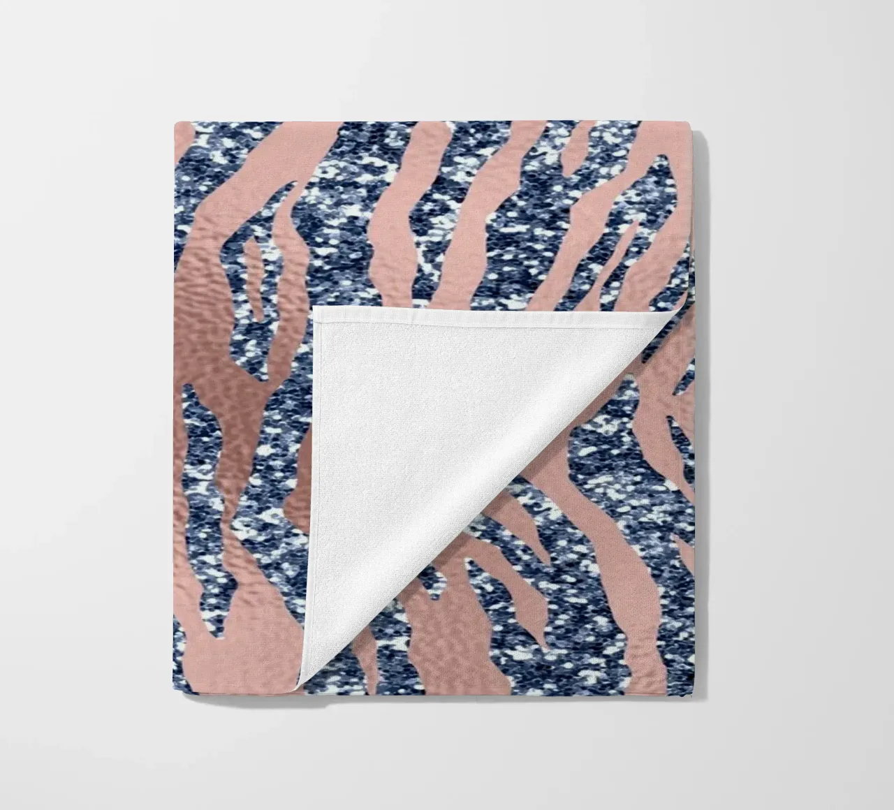 Blush & Navy Animal Pattern 16 telo mare da Yaso Design Animal