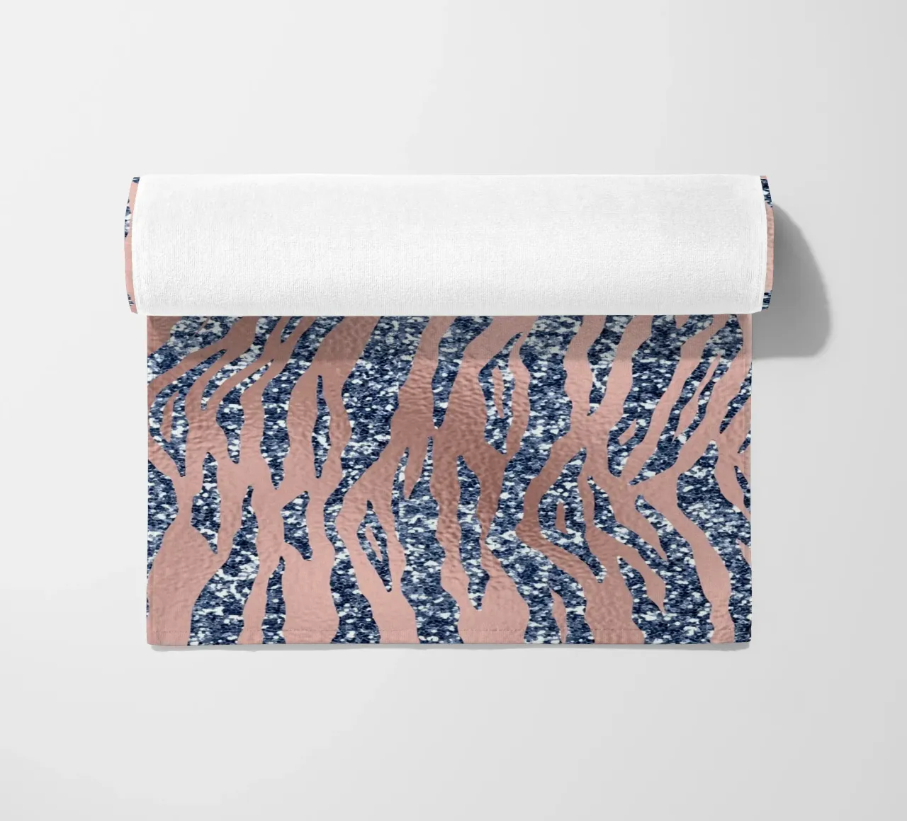 Blush & Navy Animal Pattern 16 telo mare da Yaso Design Animal