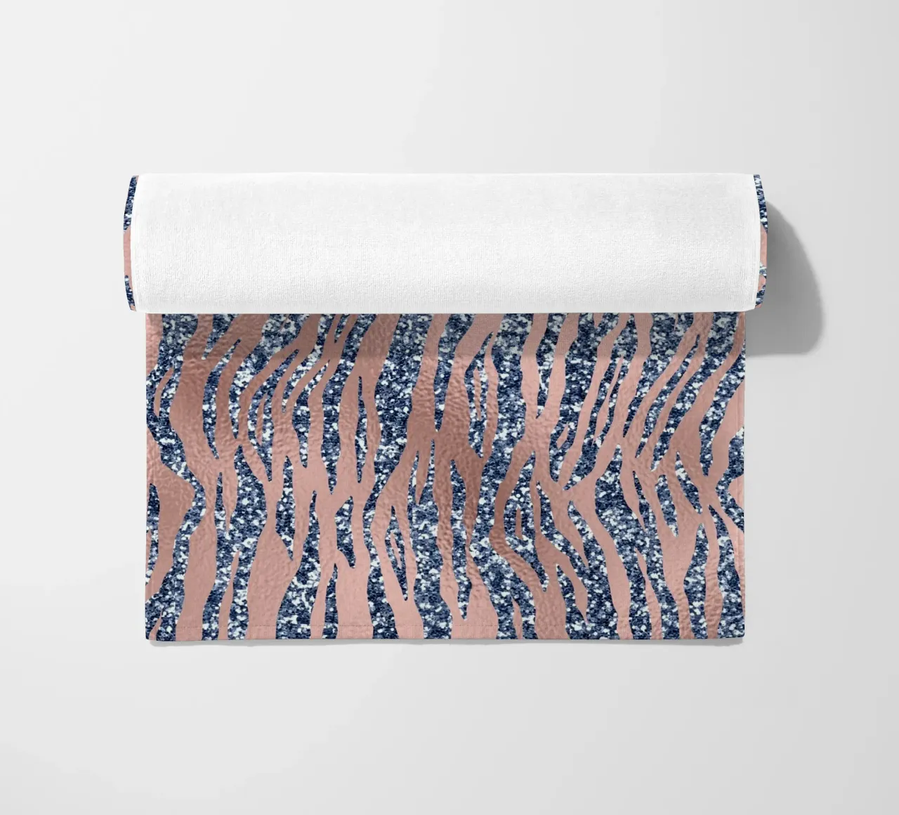 Blush & Navy Animal Pattern 16 telo mare da Yaso Design Animal