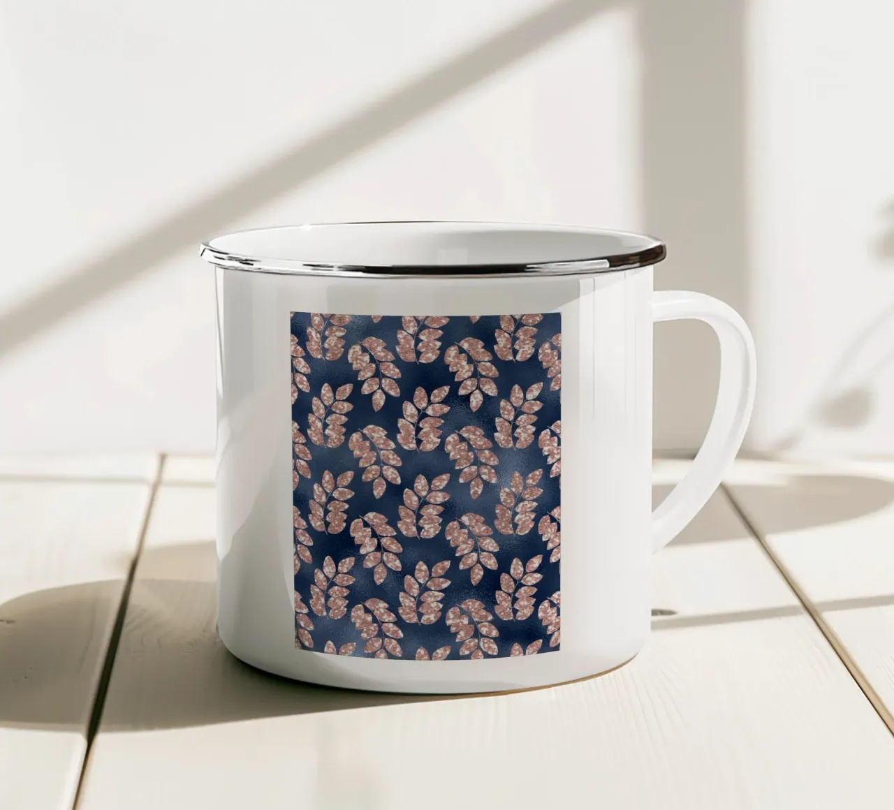Blush & Navy 18 tazza in smalto da Yaso Design & Art