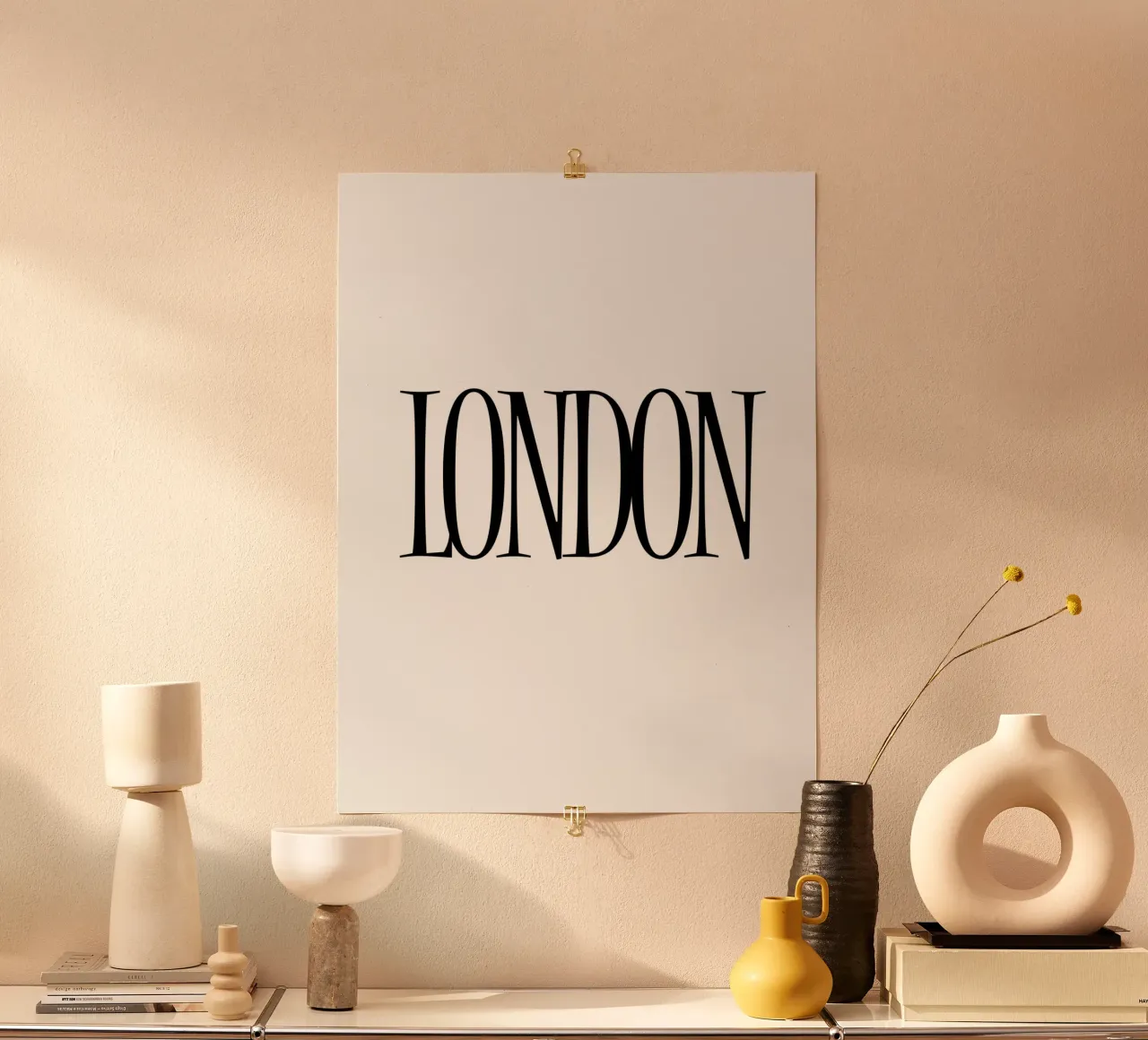 London 1 poster con telaio in plastica da The Type Club Tokyo