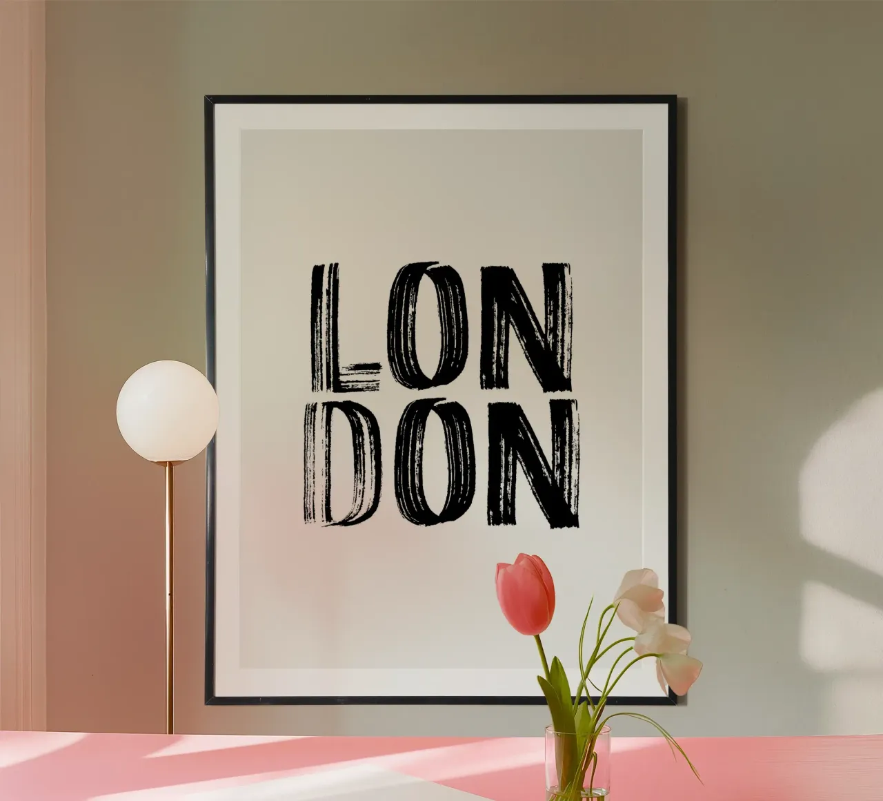 London 5 poster con telaio in legno da The Type Club Tokyo