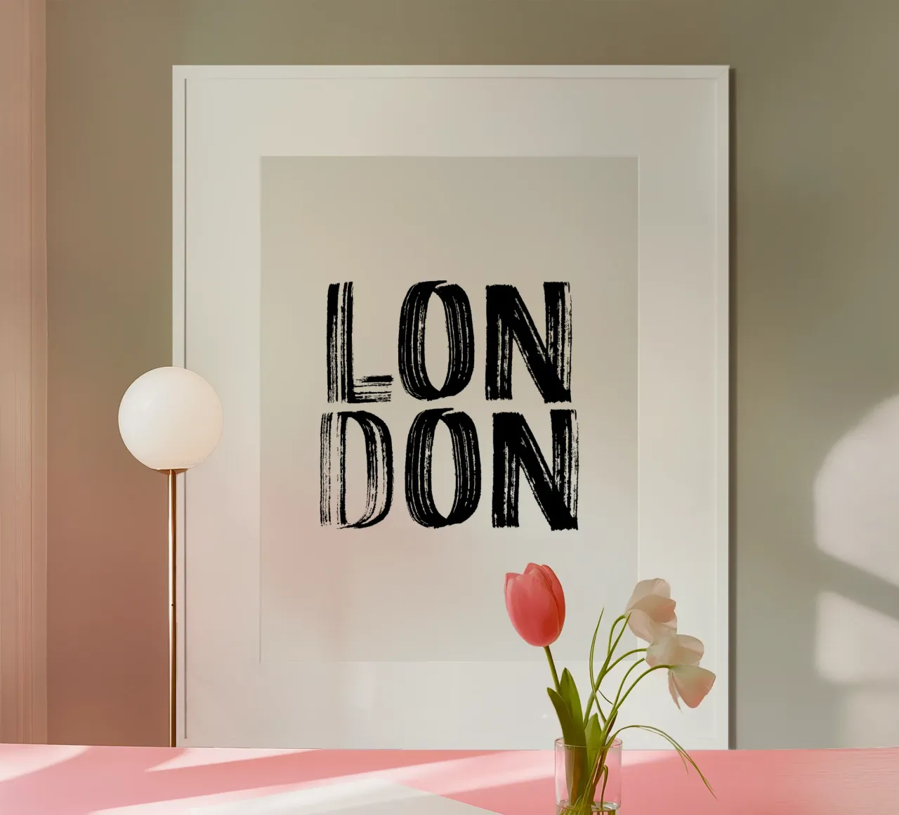 London 5 poster con telaio in legno da The Type Club Tokyo