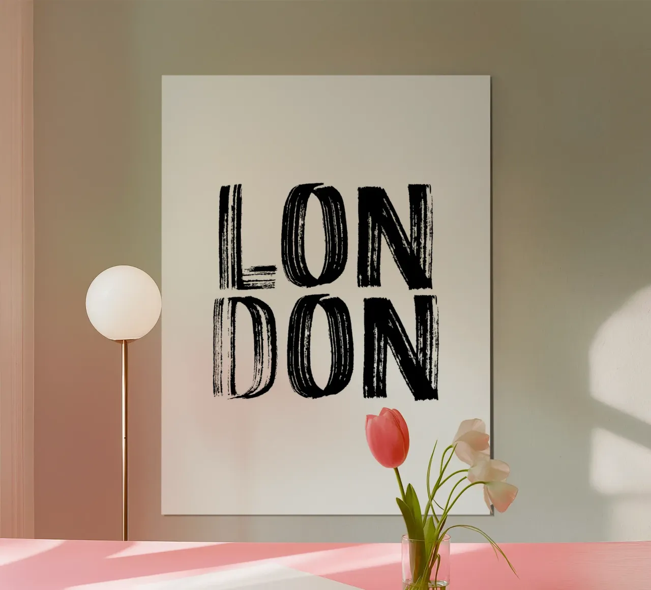 London 5 poster con telaio in legno da The Type Club Tokyo