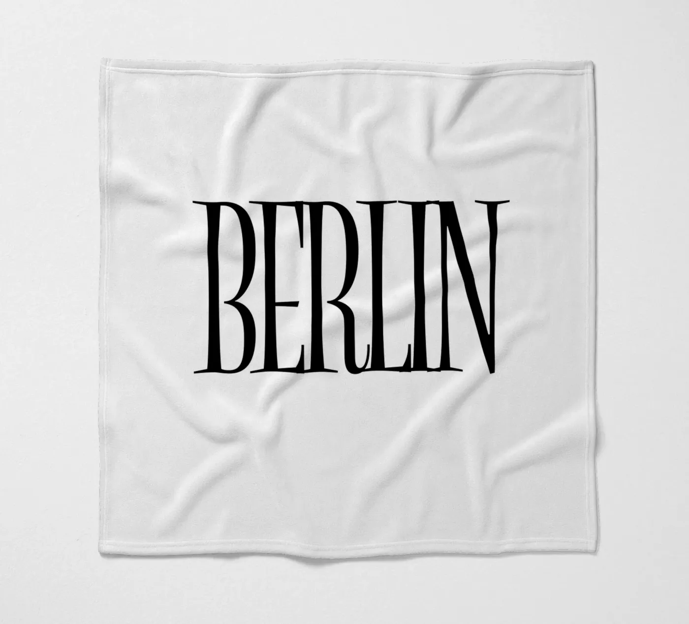Berlin 1 Fleecedecke von The Type Club Tokyo