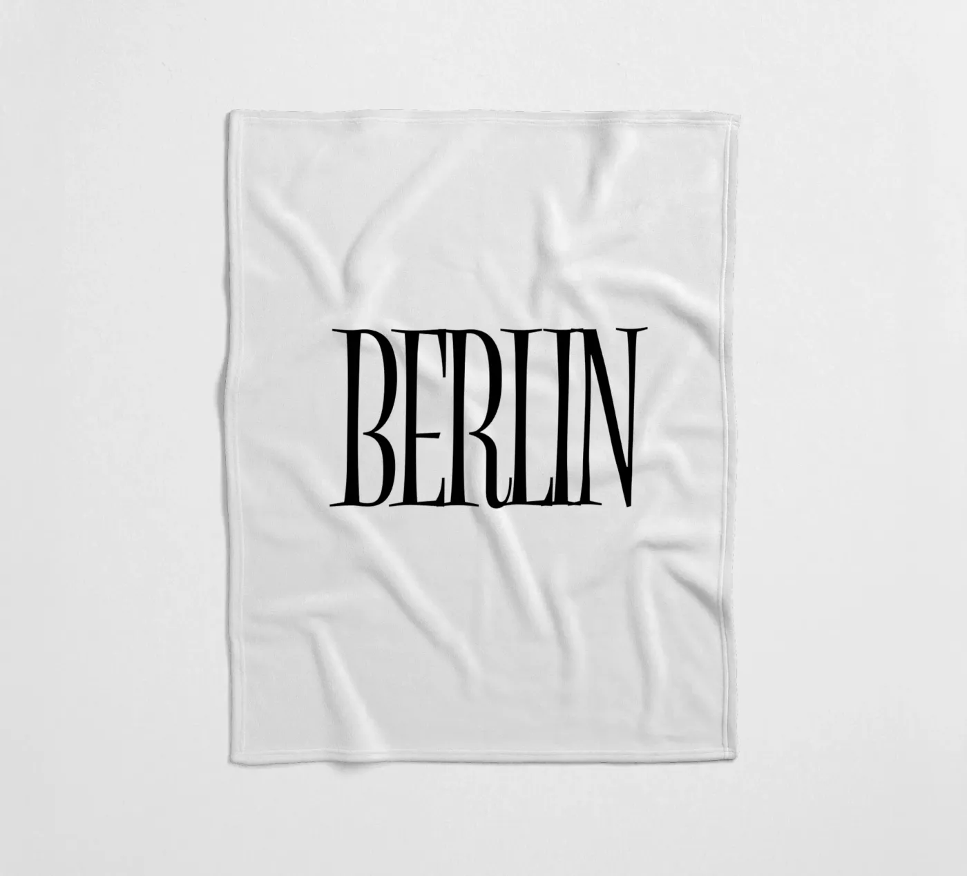 Berlin 1 Fleecedecke von The Type Club Tokyo