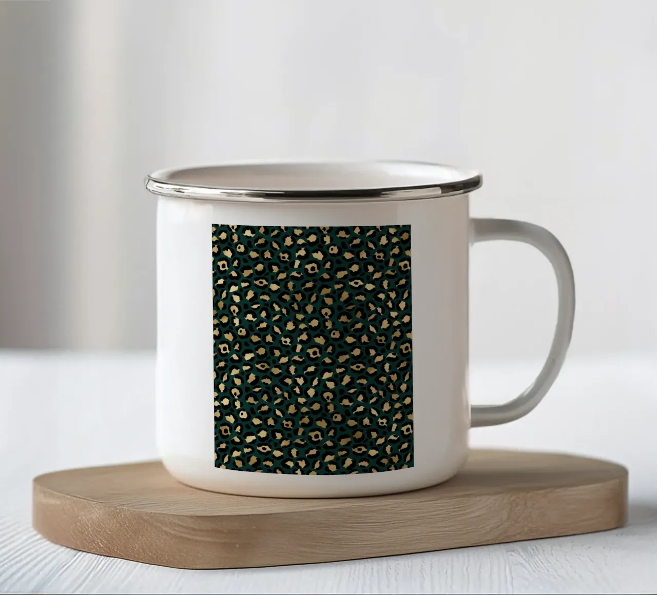 Verde, nero e oro Modello animale 1 tazza in smalto da Yaso Design Animal