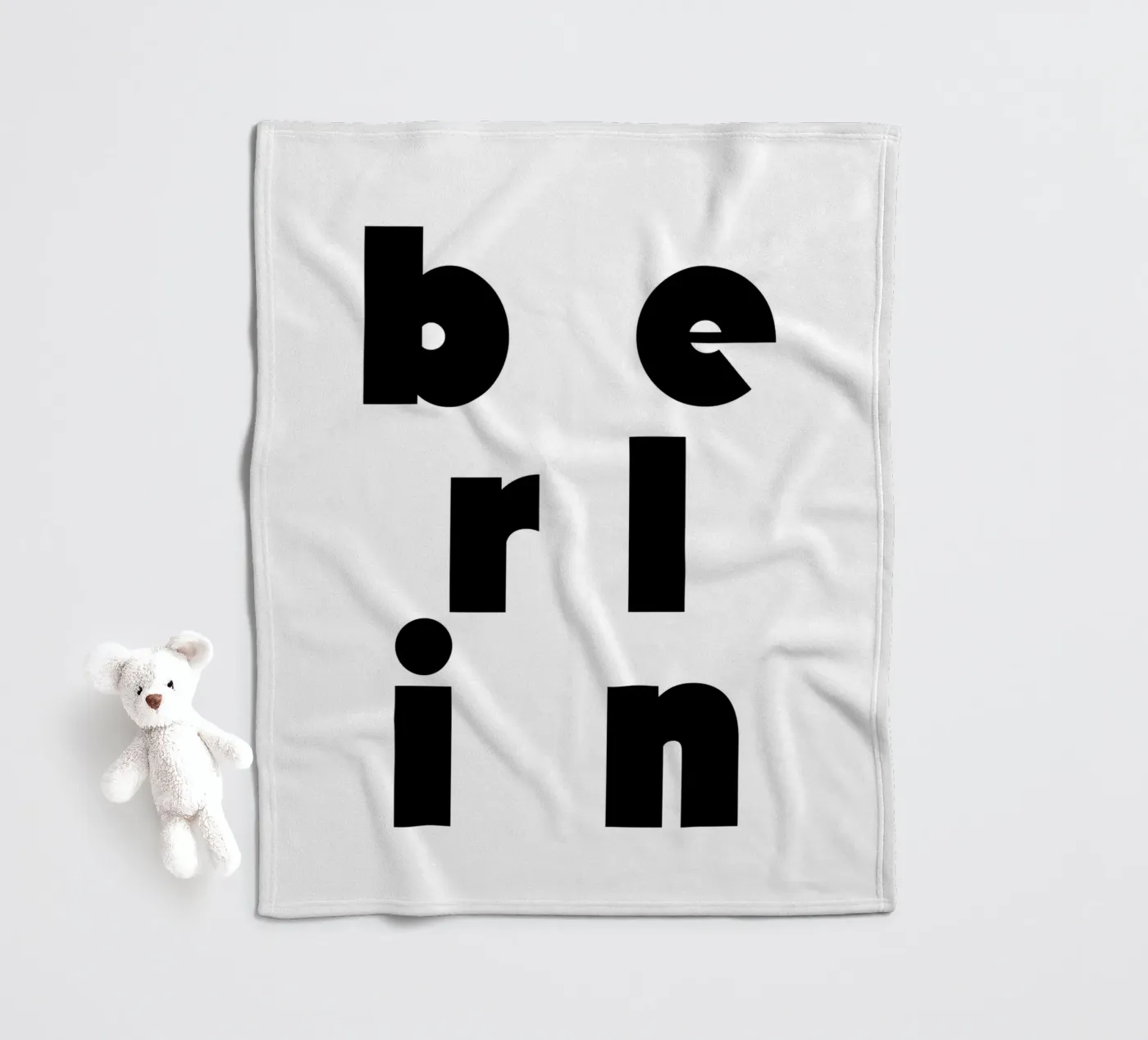 Berlin 2 Fleecedecke von The Type Club Tokyo