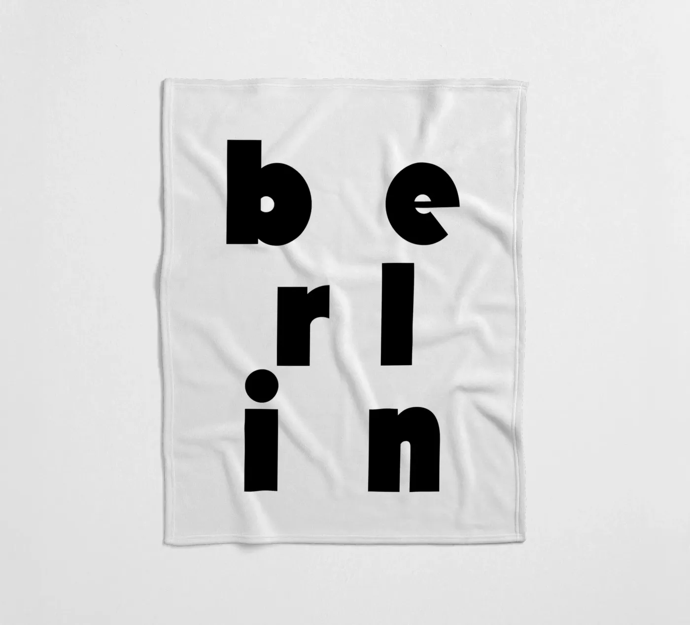 Berlin 2 Fleecedecke von The Type Club Tokyo