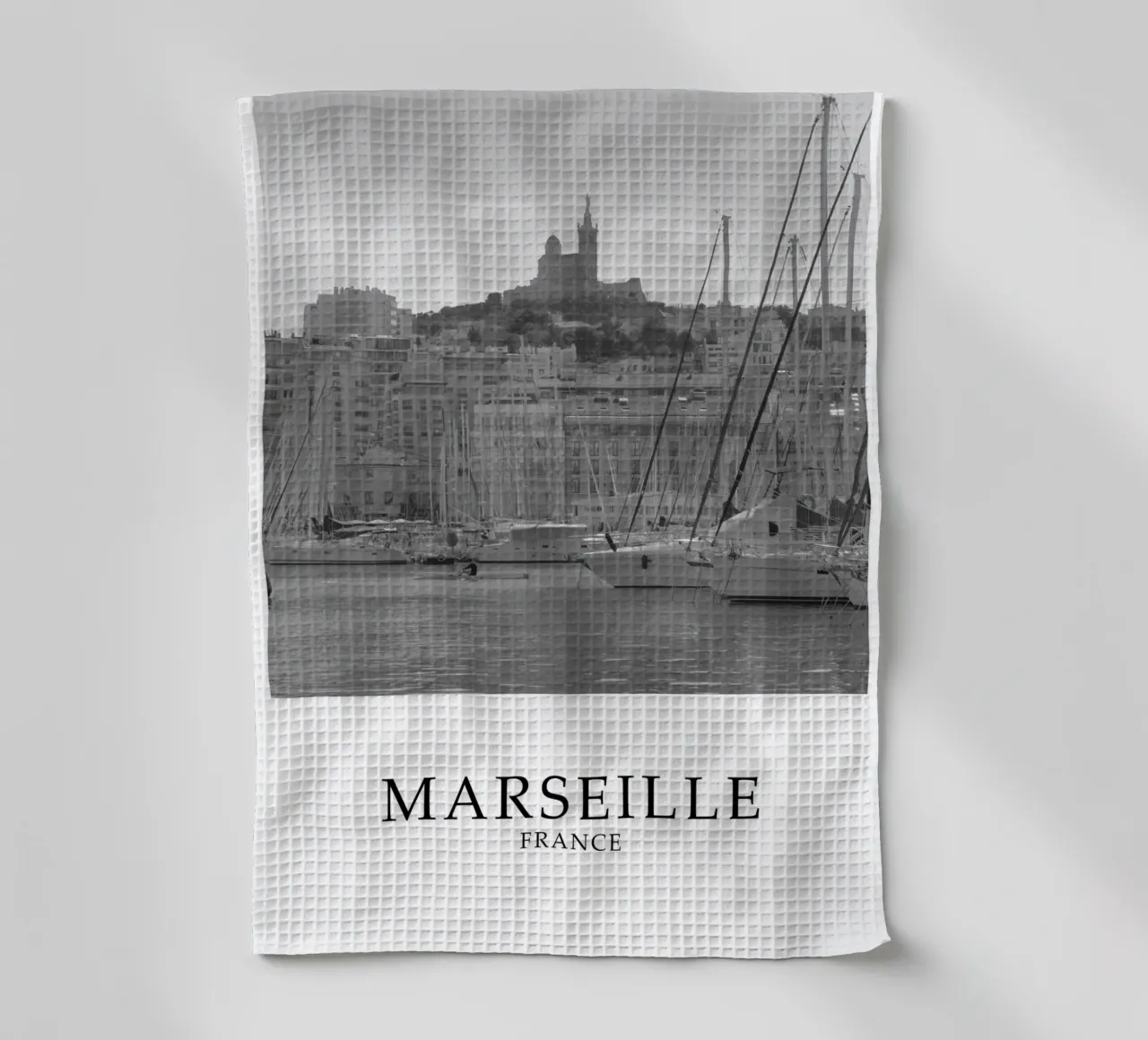 Marsiglia Francia Scena di città in scala di grigi canovaccio da cucina da Charnwood Prints