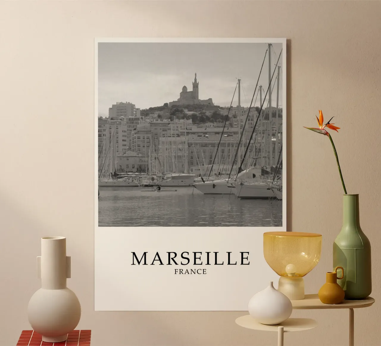 Marsiglia Francia Scena di città in scala di grigi plexiglass da Charnwood Prints