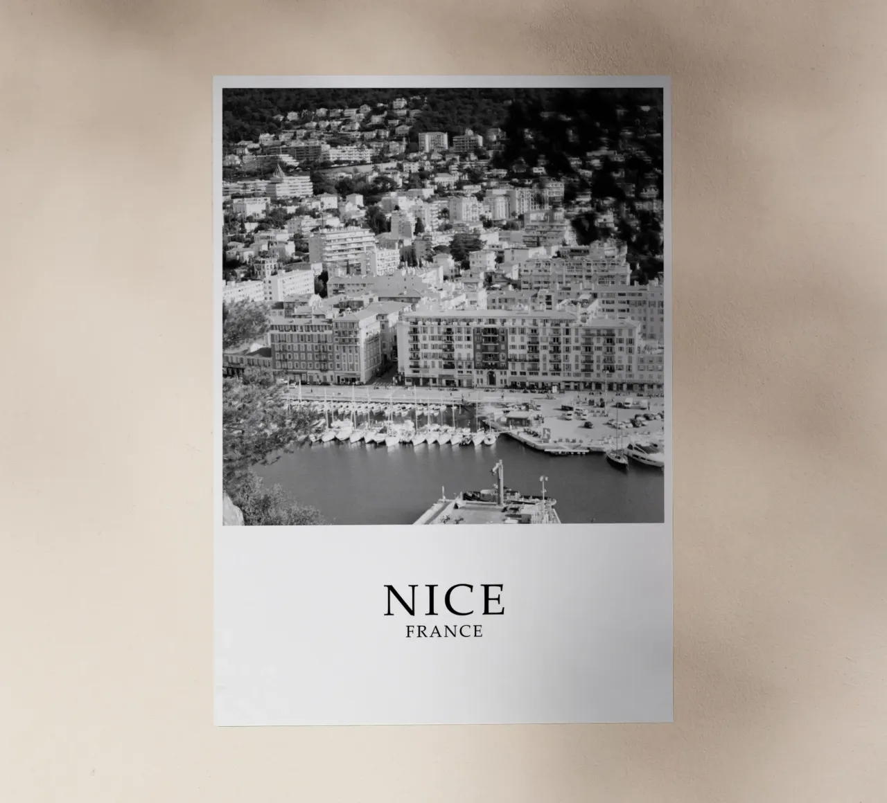 Nizza, Francia, lungomare: scena in scala di grigi pellicola backlit da Charnwood Prints