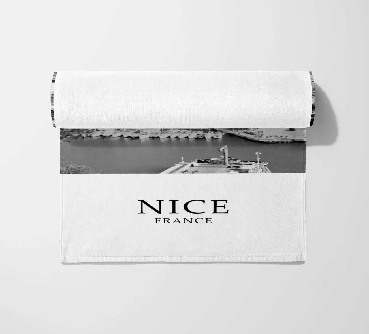 Nizza, Francia, lungomare: scena in scala di grigi telo mare da Charnwood Prints