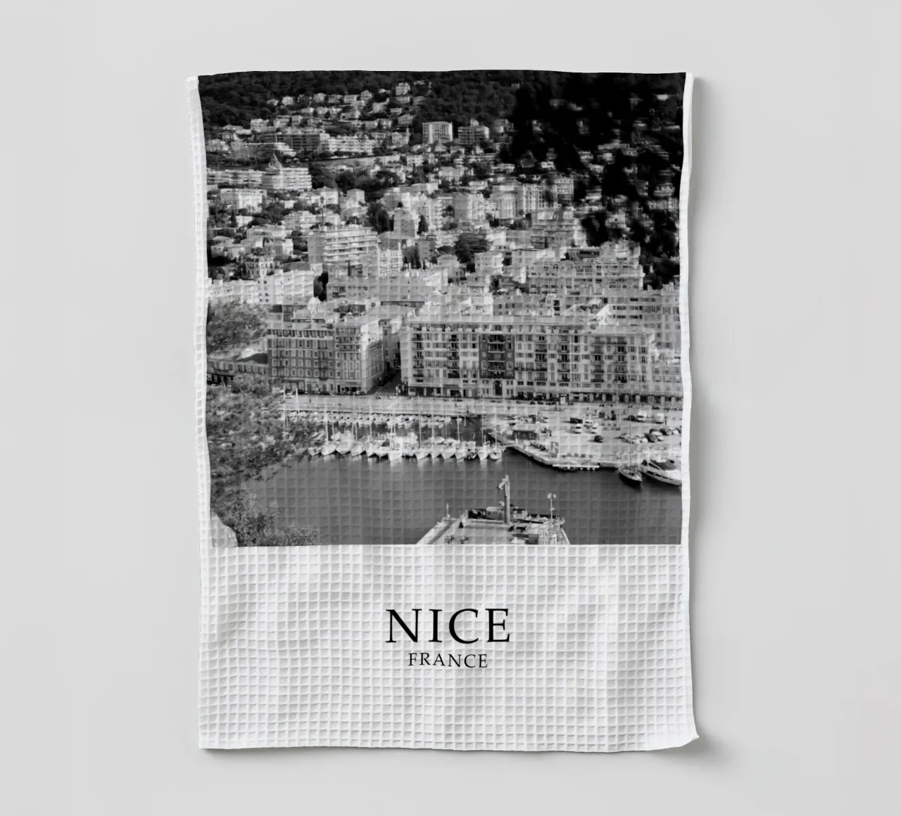 Nizza, Francia, lungomare: scena in scala di grigi canovaccio da cucina da Charnwood Prints