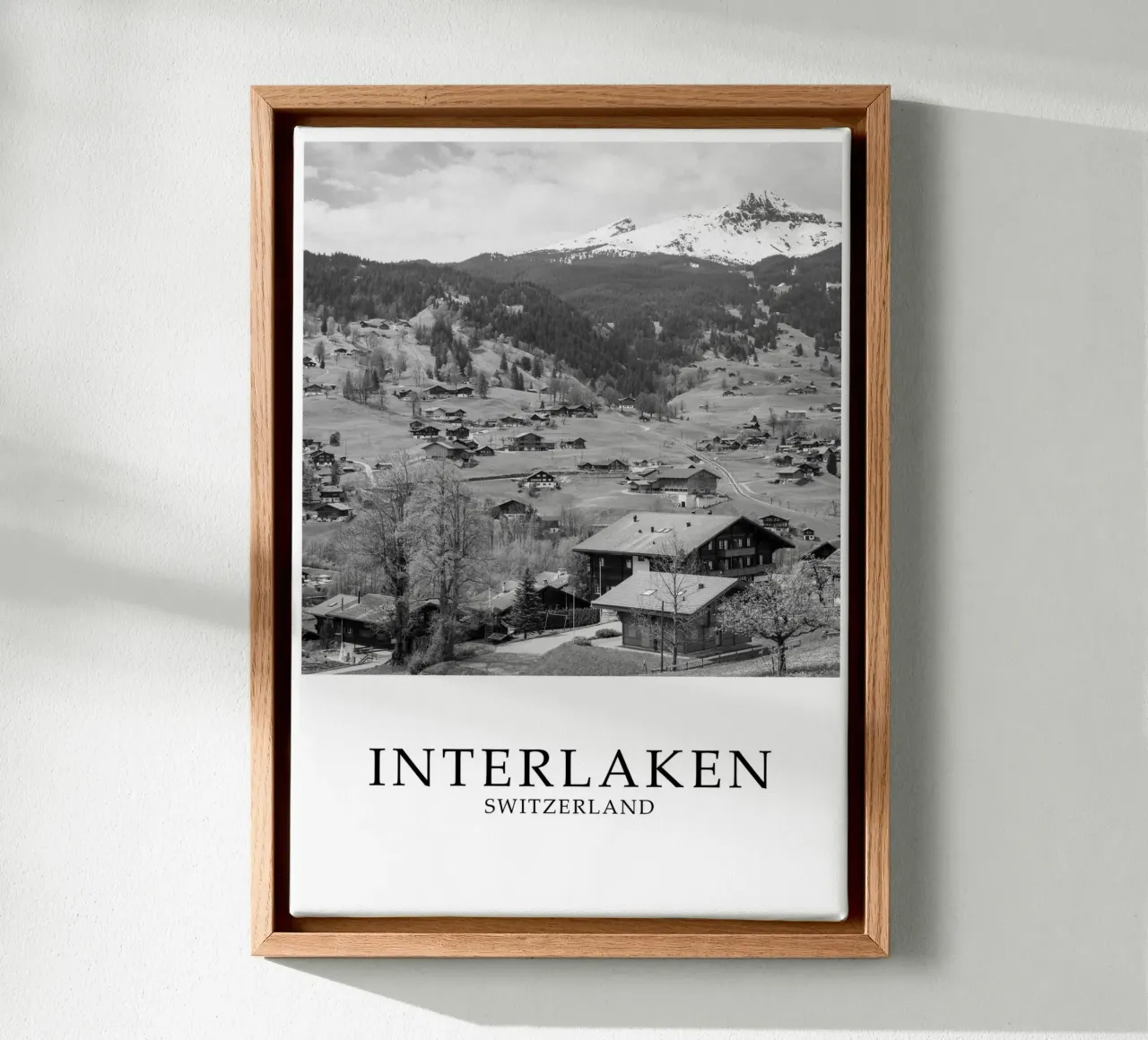 Interlaken Svizzera Natura Paesaggio Scala di grigi tela con Cornice a cassetta da Charnwood Prints