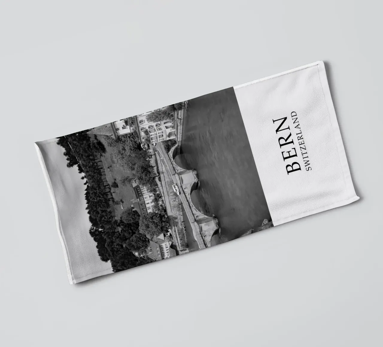 Bern Schweiz Scenery Graustufen Handtuch von Charnwood Prints
