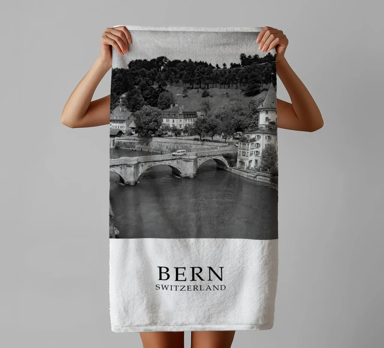 Bern Schweiz Scenery Graustufen Handtuch von Charnwood Prints