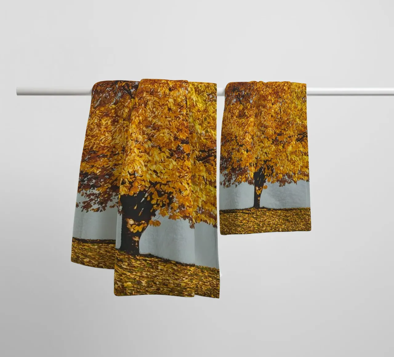 Golden autumn - The tree and the bench towel by Natur Wandbild — Orte für die Seele