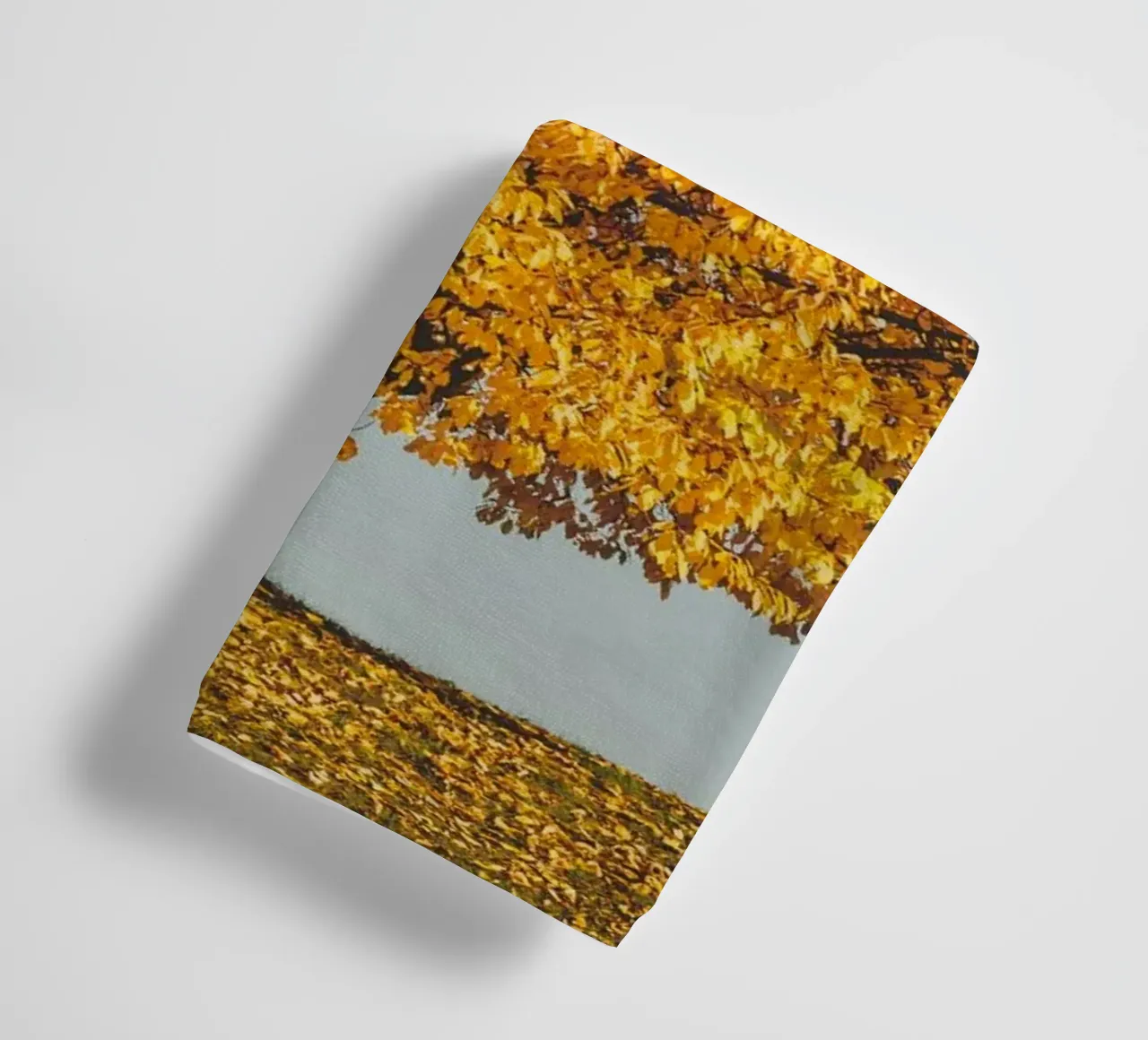 Golden autumn - The tree and the bench towel by Natur Wandbild — Orte für die Seele