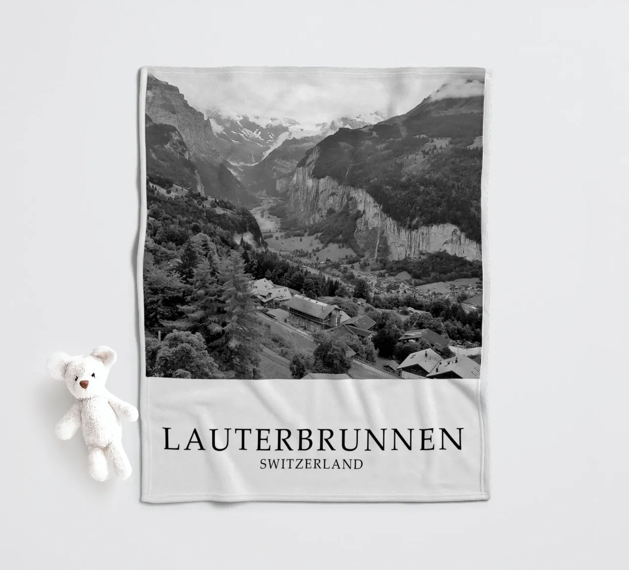 Lauterbrunnen Svizzera Scena di natura in scala di grigi coperta in pile da Charnwood Prints