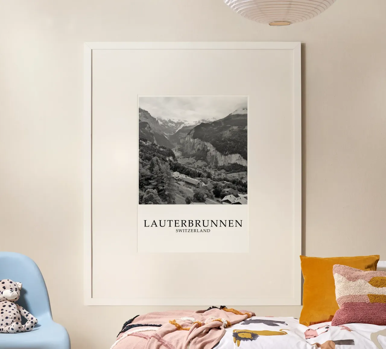 Lauterbrunnen Svizzera Scena di natura in scala di grigi poster con telaio in plastica da Charnwood Prints