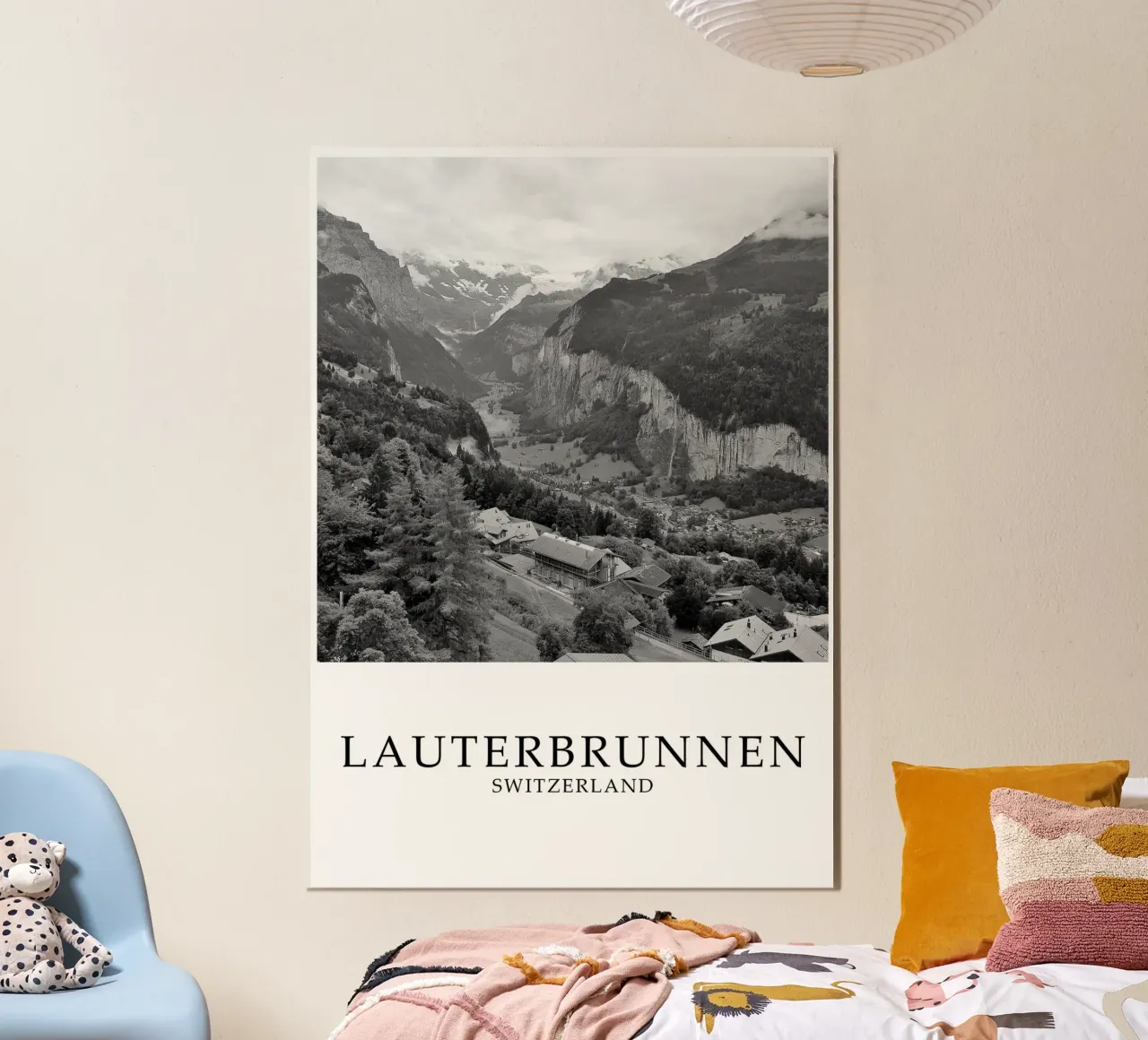 Lauterbrunnen Svizzera Scena di natura in scala di grigi poster con telaio in plastica da Charnwood Prints