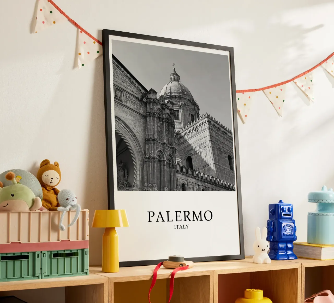 Palermo Sicilia Italia Architettura Scena in scala di grigi poster con telaio in alluminio da Charnwood Prints