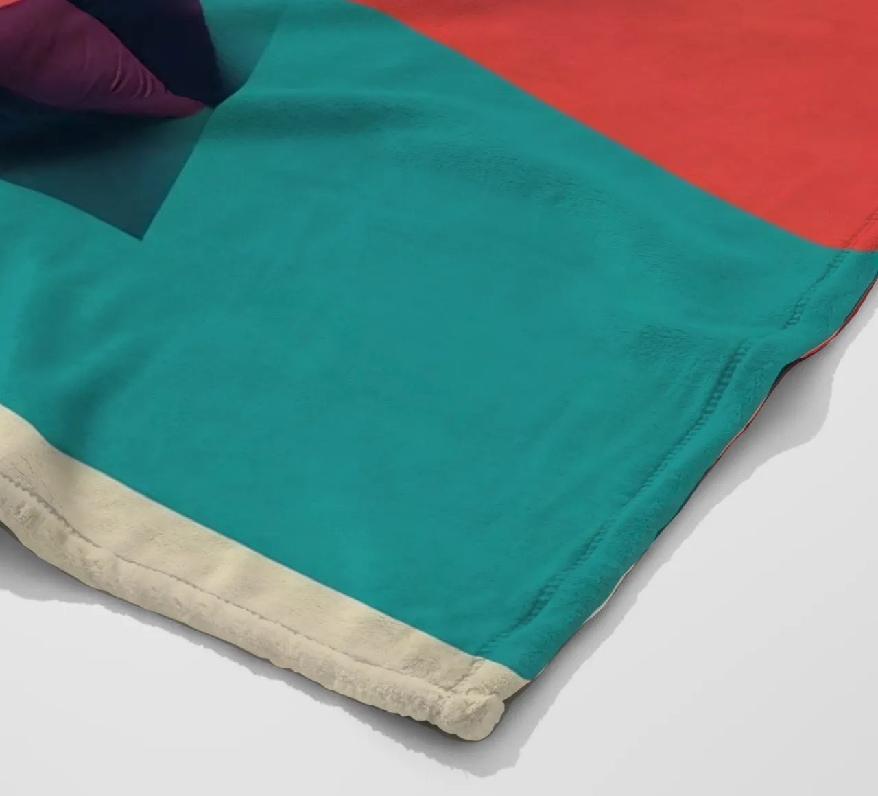 Modello di viso di donna con sovrapposizione di forme geometriche coperta in pile da DesignDoodle