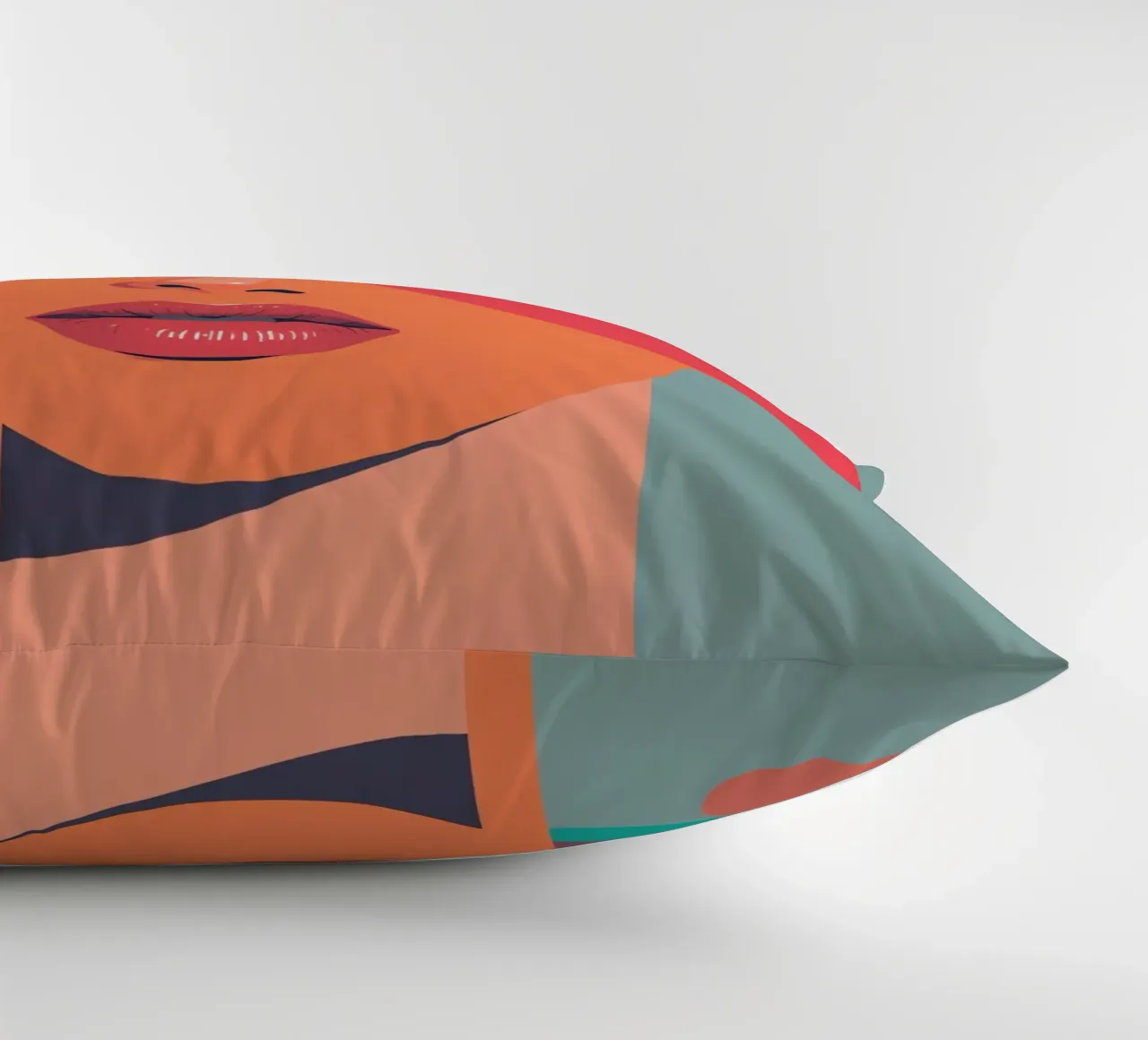 Volto di donna con forme geometriche cuscino da DesignDoodle