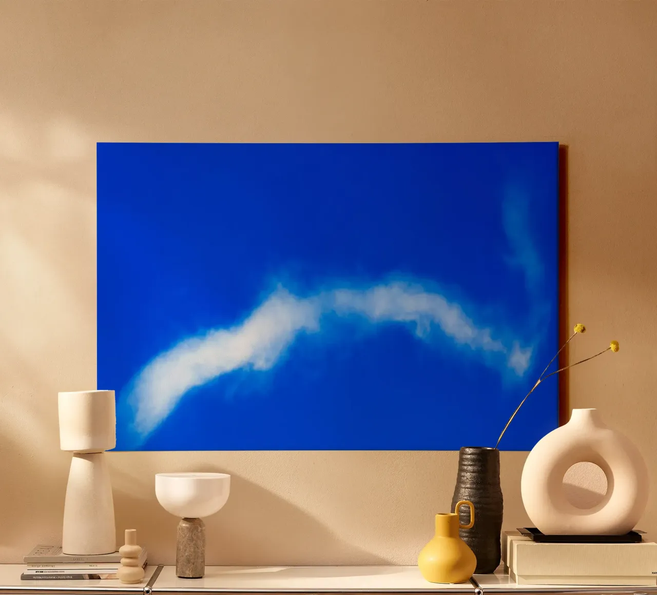 Nuvola blu tela con Cornice a cassetta da Tal Paz-Fridman