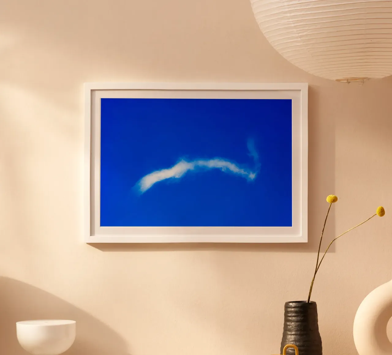 Nuvola blu poster con telaio in legno da Tal Paz-Fridman