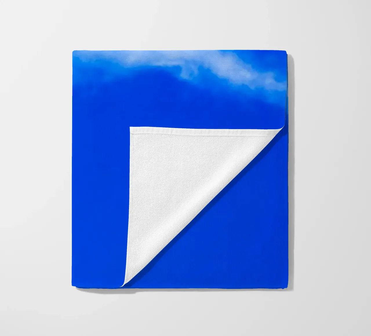 Blue | Cloud telo mare da Tal Paz-Fridman