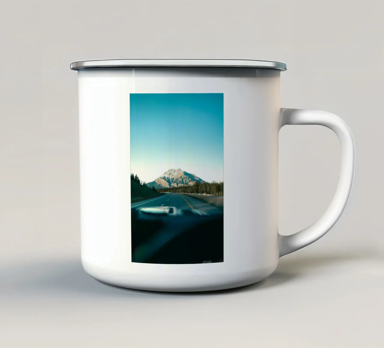strada di montagna tazza in smalto da Earthly Visions
