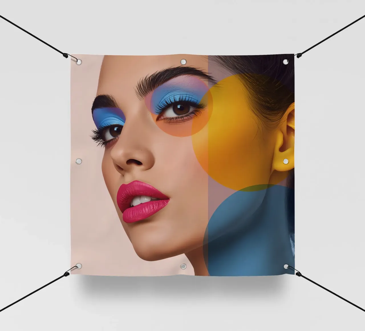 Volto di donna con trucco colorato e sovrapposizioni geometriche telo in pvc da DesignDoodle