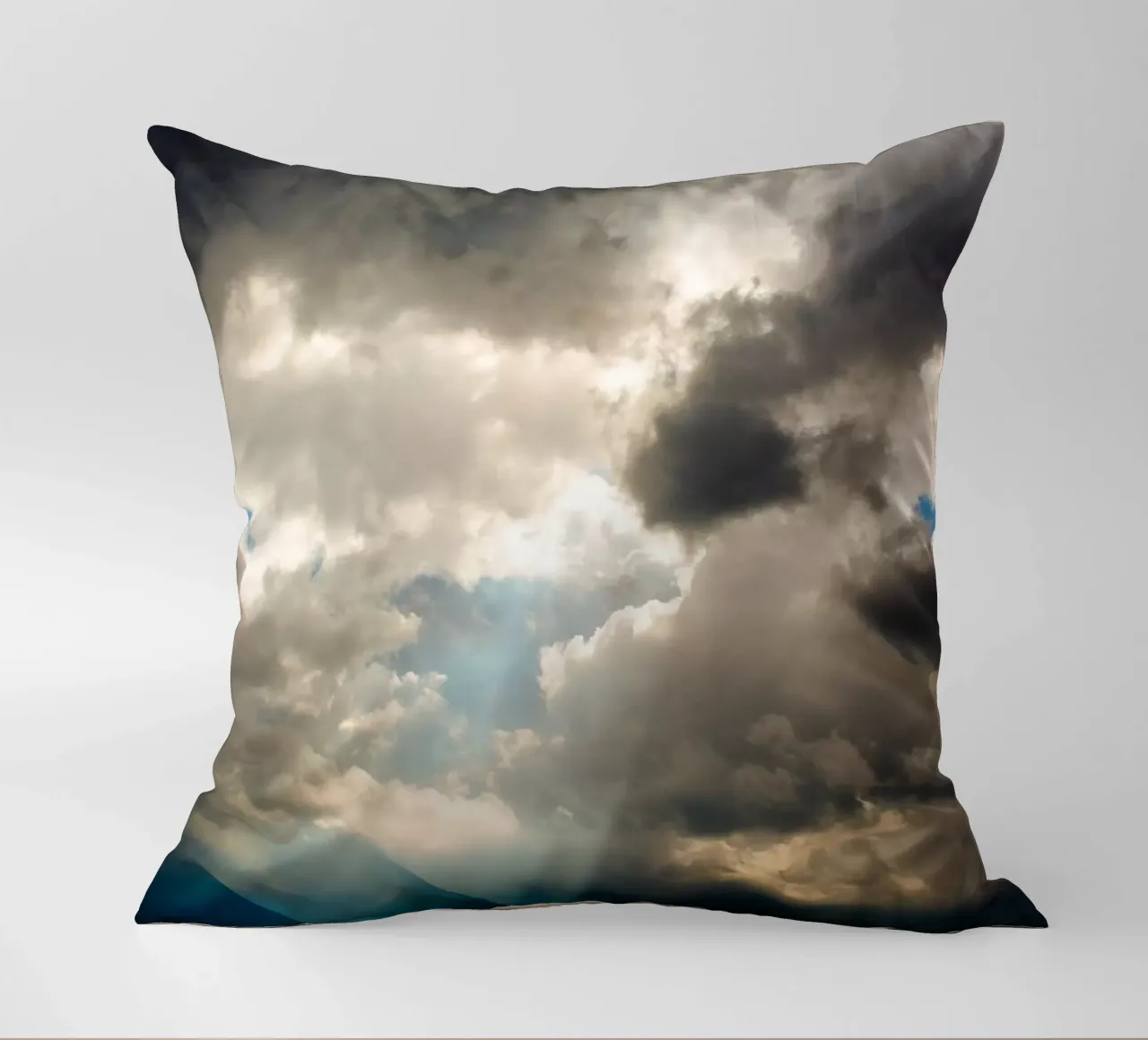Atmosfera II cuscino da Tal Paz-Fridman