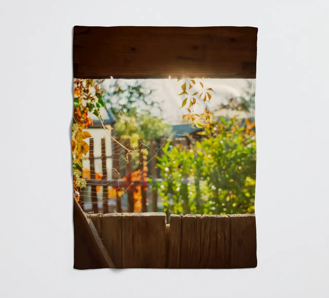 Vue sur l'automne doré à travers une toile d'araignée plaid polaire de Natur Wandbild — Orte für die Seele