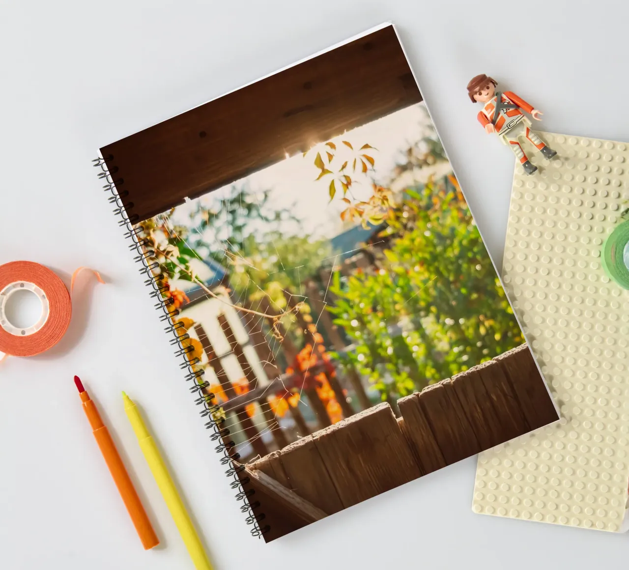 Vue sur l'automne doré à travers une toile d'araignée carnet à spirale de Natur Wandbild — Orte für die Seele